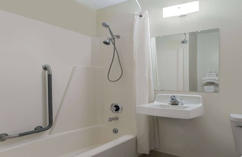 Wisconsin Dells Hotel | Super 8 by Wyndham Wisconsin Dells