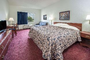 Waterloo Hotel | Super 8 by Wyndham Waterloo