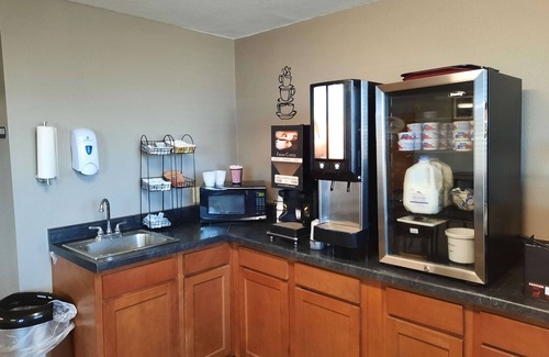 Watertown Hotel | Super 8 by Wyndham Watertown