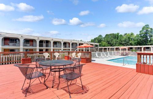 Williamsburg Hotel | Super 8 by Wyndham Williamsburg/Historic Area