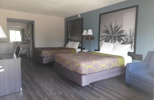Dania Beach Hotel | Super 8 Motel by Wyndham near Fort Lauderdale Arpt