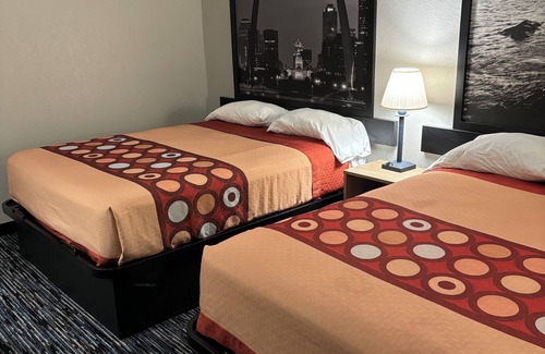 Springfield Hotel | Super 8 Springfield North I-44