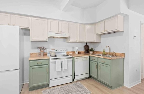 Historic Downtown Kissimmee House | Super Boho - At Lake Toho's Water