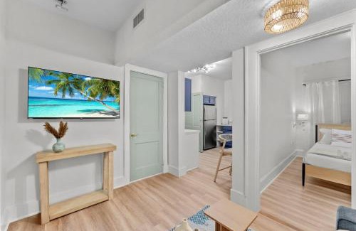 Historic Downtown Kissimmee House | SUPER BOHO - LAKE TOHO FISHiNG CIVIC CeNTER