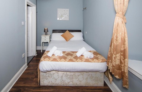 Tollcross Apartment | Super Central 4bedroom Apartment at the Meadows
