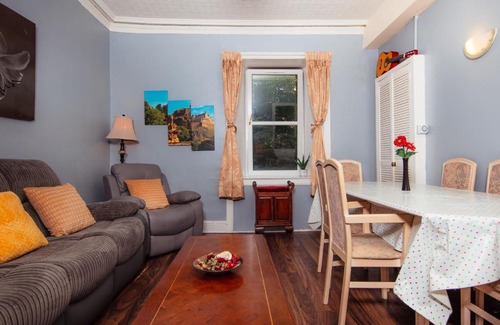 Tollcross Apartment | Super Central 4bedroom Apartment at the Meadows