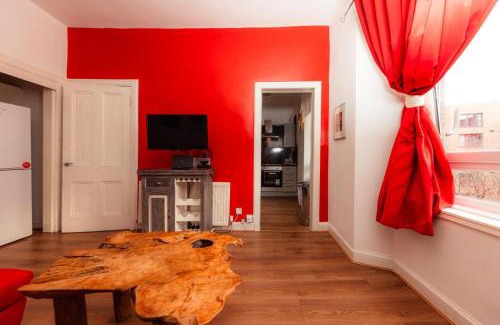 West End Apartment | Super Central Apartment with 5 beds
