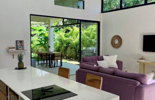 Samara House | Super Central House - Short Walk to Playa Samara & Downtown!