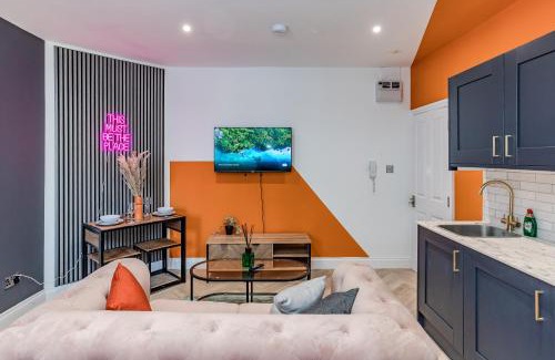 Montpelier Apartment | Super Central Studio Next to Shopping center & Brighton Beach