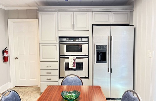 North Decatur House | Super Clean! 5 minutes to Emory University! 2 minutes to Park! North Decatur!