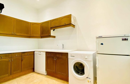 Rudolfsheim-Funfhaus Apartment | Super Comfy 1BR&1LR Apt, 7- Min to Westbahnhof