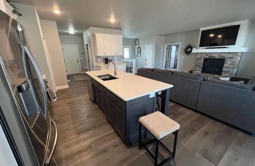 De Pere House | SUPER convenient 3-Bedroom House: Close to Lambeau Field, Airport, Restaurants