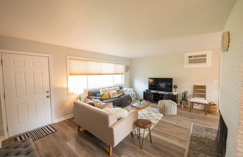 Cedar Hills Apartment | SUPER Convenient West Side Location with 3BR 2BATH