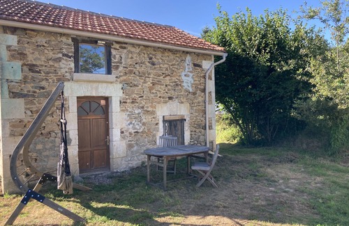 Champs-Romain House | Super Cosy one bedroom house 20 minutes from Brantome