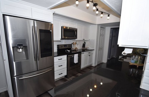 Dallas House | Super cozy 4-bedroom 2-baths. Walking distance to trails