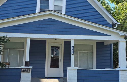 Lorain House | super cozy 4-bedroom house in Lorain newly remodeled close to lake.