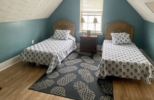 Jefferson City House | SUPER COZY FARMHOUSE STYLE HOME - STEPS AWAY FROM CARSON NEWMAN