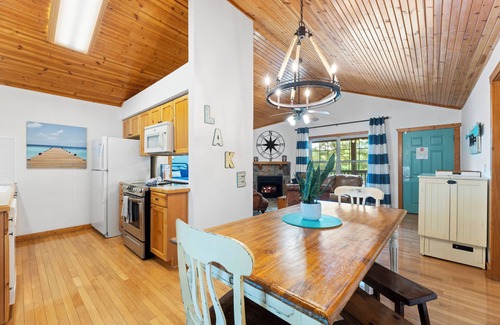Reeds Spring Cabin | Super Cozy Lodge at Stonebridge! Pet Friendly! Truly a Tranquil Paradise!
