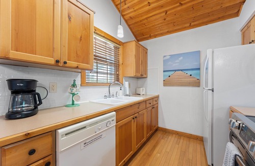 Reeds Spring Cabin | Super Cozy Lodge at Stonebridge! Pet Friendly! Truly a Tranquil Paradise!