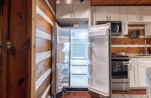 Cumming Cabin | Super Cozy,Rustic 2bd/2ba/10 cleaning fee