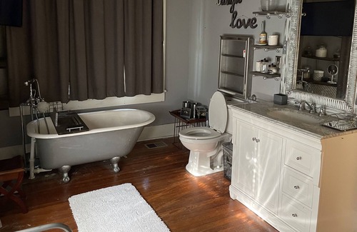 Hattiesburg House | Super cute and cozy 2 bedroom