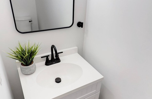 Charleston House | Super cute townhome close to all the best Charleston has to offer!
