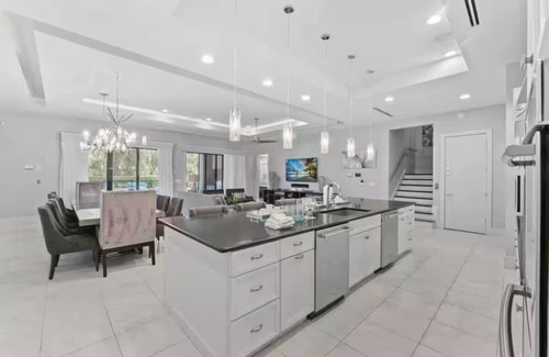 Reunion House | Super Fab