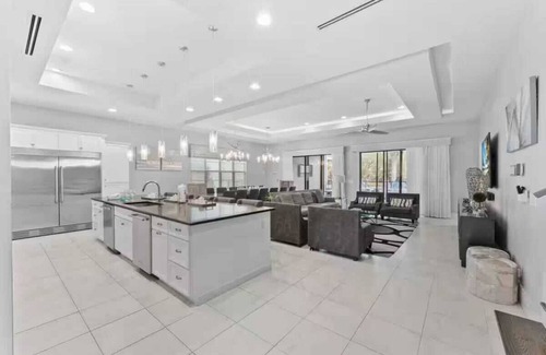Reunion House | Super Fab