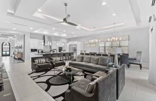 Reunion House | Super Fab