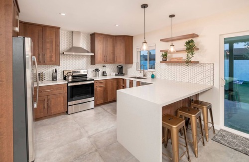 Scottsdale Country Acres House | Super Fun Home in Heart of Old Town , Clean, Pool, Games, Awesome Backyard!