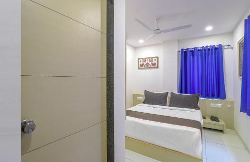 Navrangpura Hotel | Super Hotel O La Veera