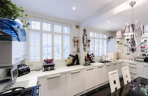 Graveney Apartment | Super large apartment in London for larger groups