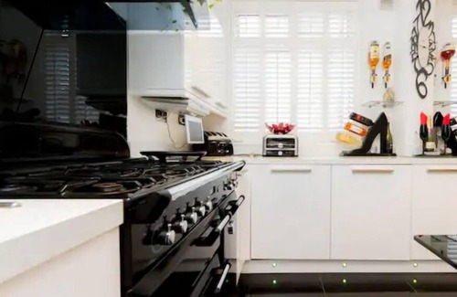 Graveney Apartment | Super large apartment in London for larger groups
