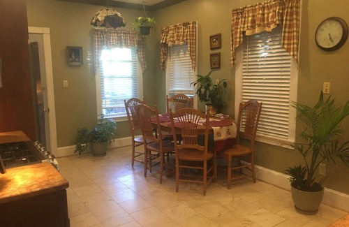 Dorchester Apartment | Super Location Boston 3 1/2,bd. Apt. Driveway Parking