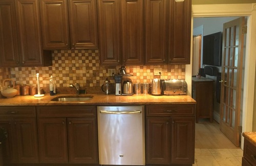 Dorchester Apartment | Super Location Boston 3 1/2,bd. Apt. Driveway Parking