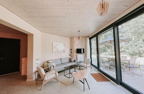 Postheim House | Super nice holiday home by the lake