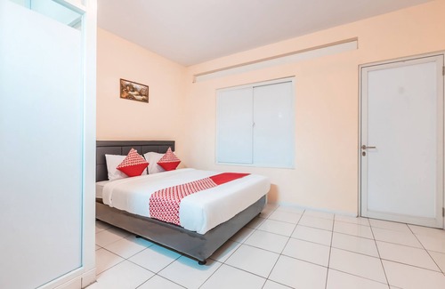 Menteng Hotel | Super OYO 1868 J&b Room Pramuka