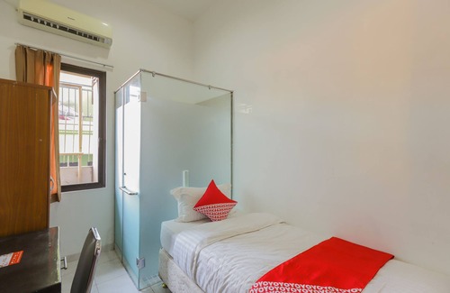 Kedoya Utara Hotel | Super OYO 866 Idola Residence