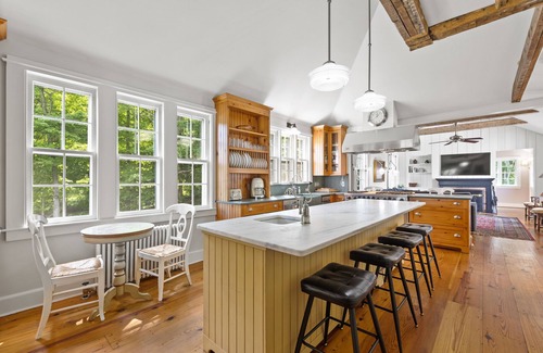 Dorset House | Super Private Estate w/Guest Cottage Near Center