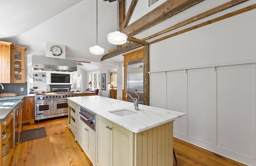 Dorset House | Super Private Estate w/Guest Cottage Near Center
