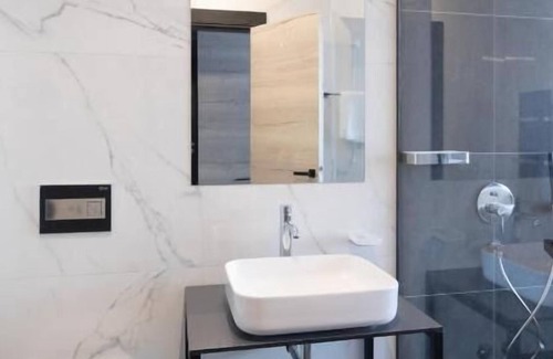 Banovo brdo Hotel | Super Seven Inn