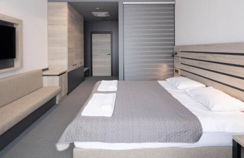 Banovo brdo Hotel | Super Seven Inn
