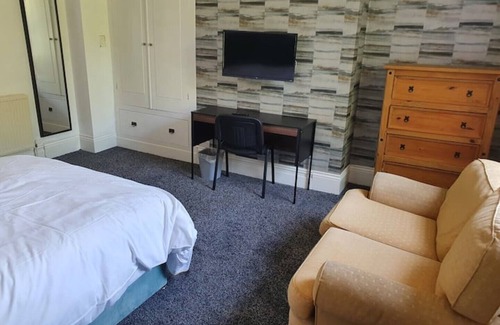 Huddersfield Bed & Breakfast | Super Sized Family Room +ensuite