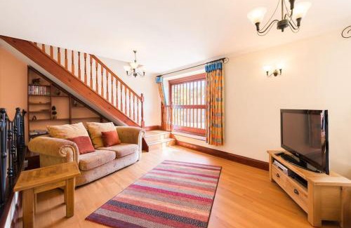 Newquay House | Super Spacious Country house pet/party friendly.