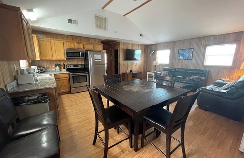 Venice Boat Rental | "Super Strike 1" houseboat - 2 BR/1.5 BA in Cypress Cove Marina - 6 beds