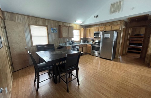 Venice Boat Rental | "Super Strike 1" houseboat - 2 BR/1.5 BA in Cypress Cove Marina - 6 beds