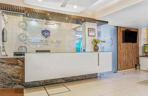Pune Hotel | Super Townhouse The Upper Room Near Pune Airport
