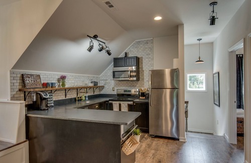 McFerrin Park House | Super trendy East Nashville Suite DOWNTOWN!