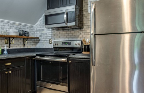 McFerrin Park House | Super trendy East Nashville Suite DOWNTOWN!