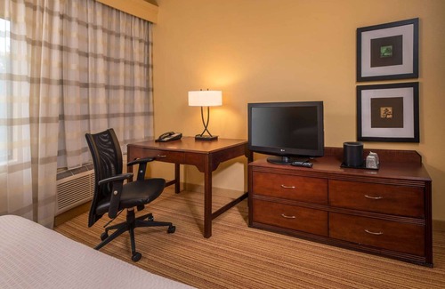 Durham Hotel | Super Value Accommodations! 4 Units W/FREE Parking, Pets Allowed, Pool!